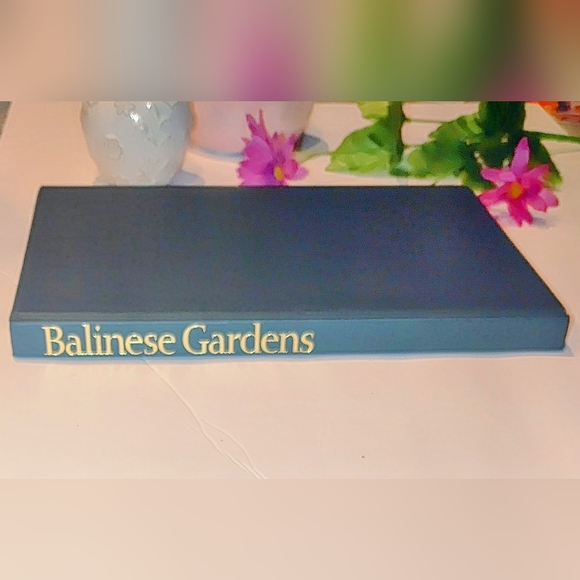✨Large Coffee Table Book: Balinese Gardens - Picture 4 of 8